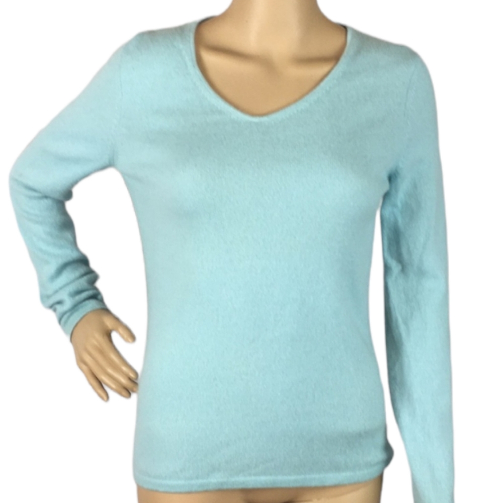 Charter Club 💯% cashmere v-neck green sweater